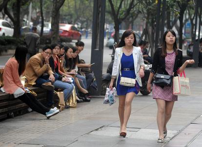 张艺谋带儿女亮相巴黎名媛舞会,还有哪些华人面孔参加过?